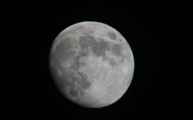 Mond von der Dachterrasse aus fotografiert Mond von der Dachterrasse aus fotografiert
