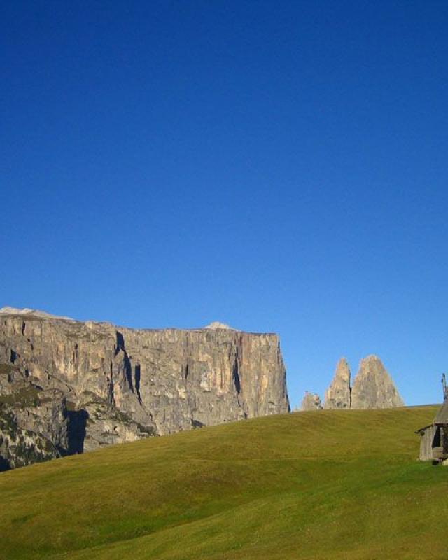 kastelruth_seiseralm_schlern.jpg