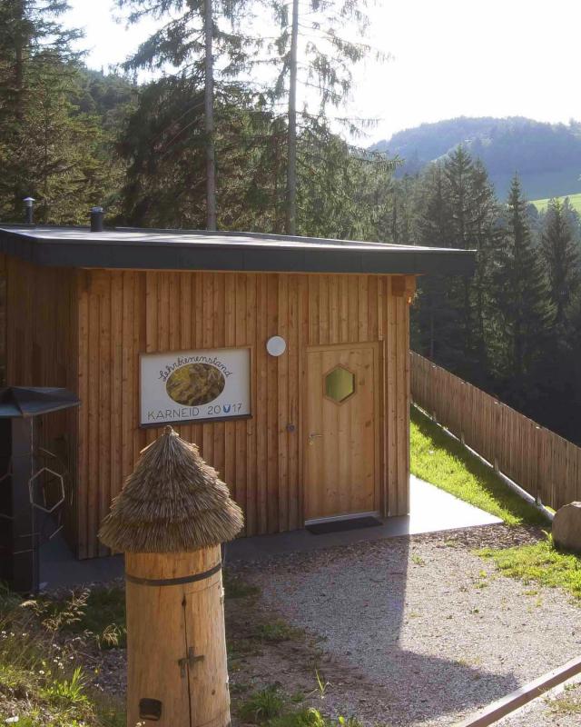 Lehrbienenstand Steinegg Karneid lehrbienenstand_steinegg_klein.jpg