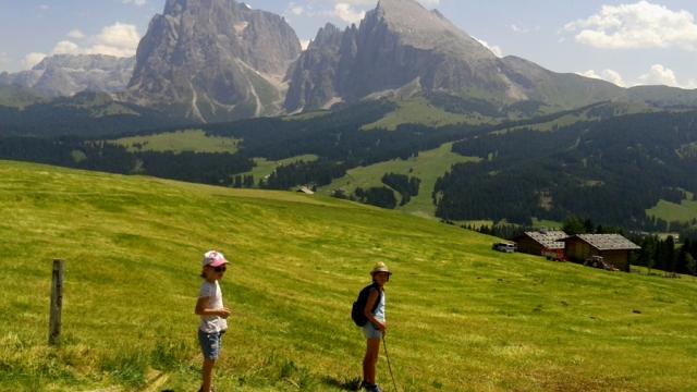 Ausblick auf Langkofel und Plattkofel ausblick_auf_langkofel_und_plattkofel.jpg
