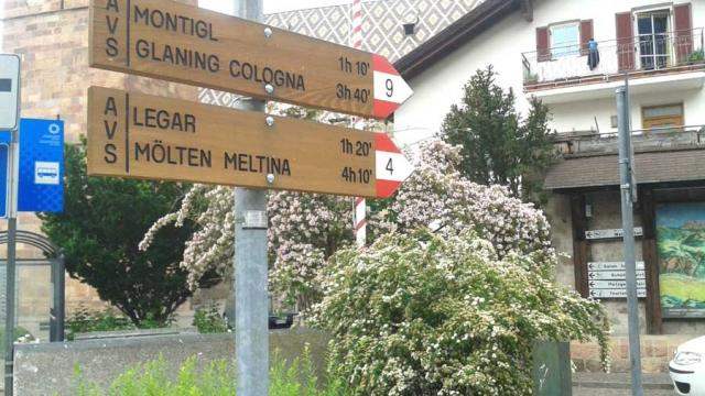 Beginn der Wanderung an der Pfarrkirche von Terlan beginn_der_wanderung_an_der_pfarrkirche_von_terlan.jpg