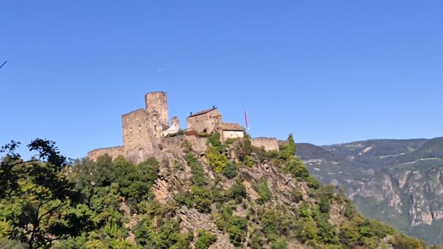 burg_hocheppan_burgenweg_eppan-min.jpg