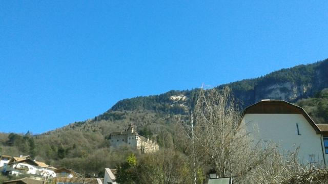 Das Wahrzeichen von Montan, das Schloss Enn das_wahrzeichen_von_montan_das_schloss_enn.jpg