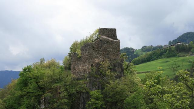 Die Wehrburg Steinegg jetzt nur mehr Ruine die_wehrburg_steinegg_jetzt_nur_mehr_ruine.jpg