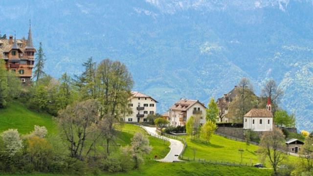 Kohlern über Bozen, mit schöner Aussicht... kohlern_ueber_bozen_mit_schoener_aussicht.jpg